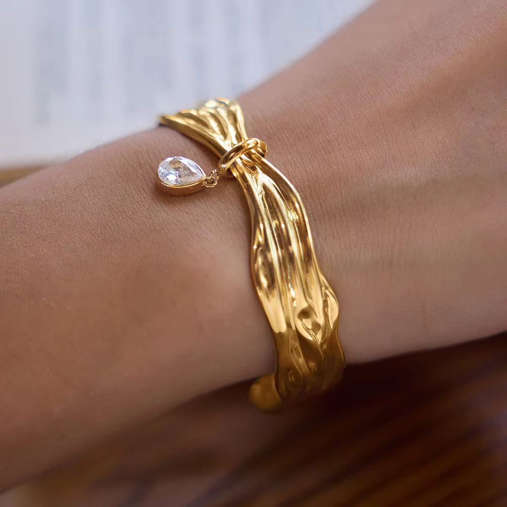 Wavy adjustable Bangle