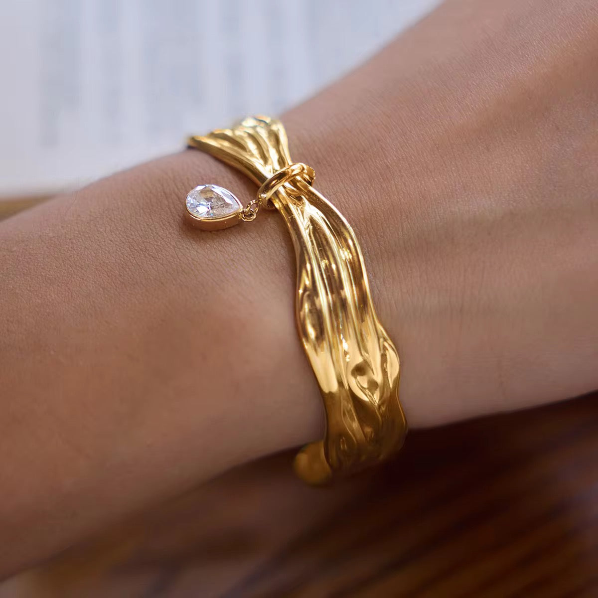 Wavy adjustable Bangle