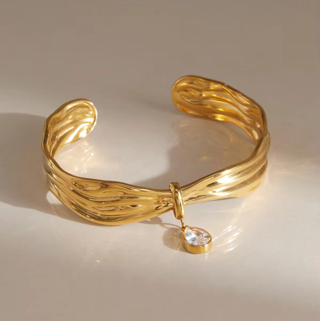 Wavy adjustable Bangle