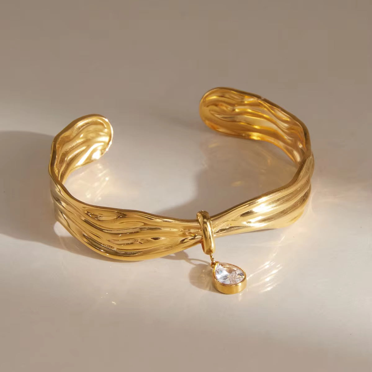 Wavy adjustable Bangle