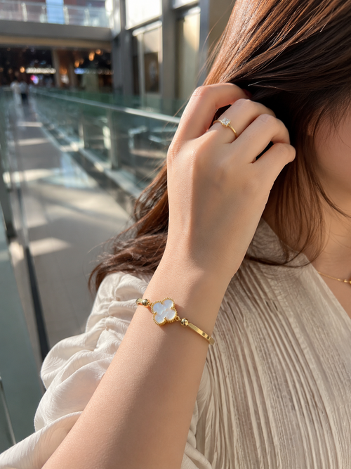 Clover White Line Gold Bracelet
