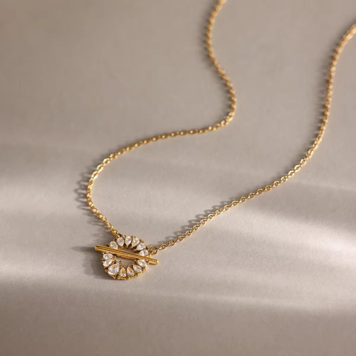 EVORA Necklace