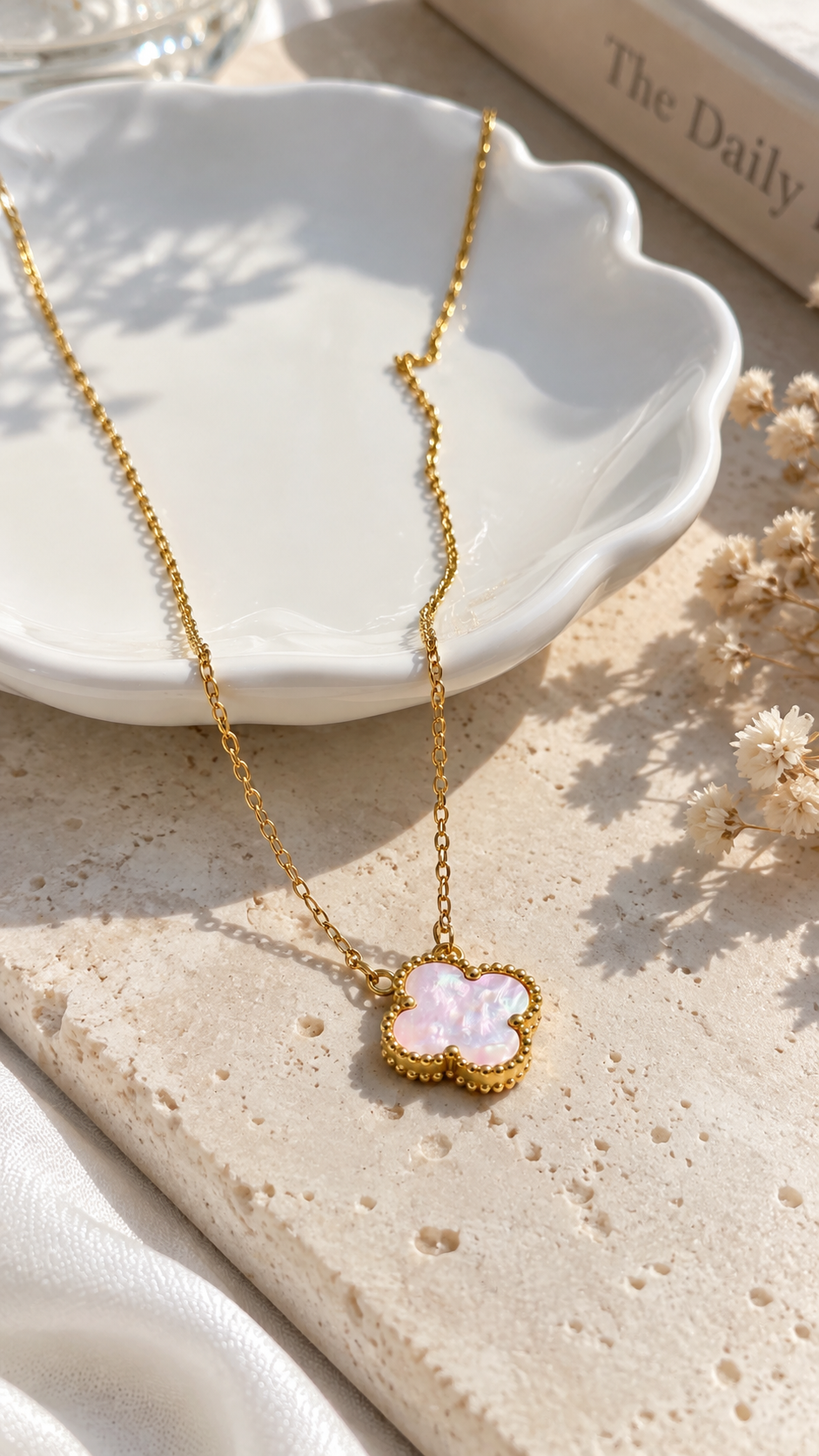 Pink Clover seashell necklace ( natural seashell)