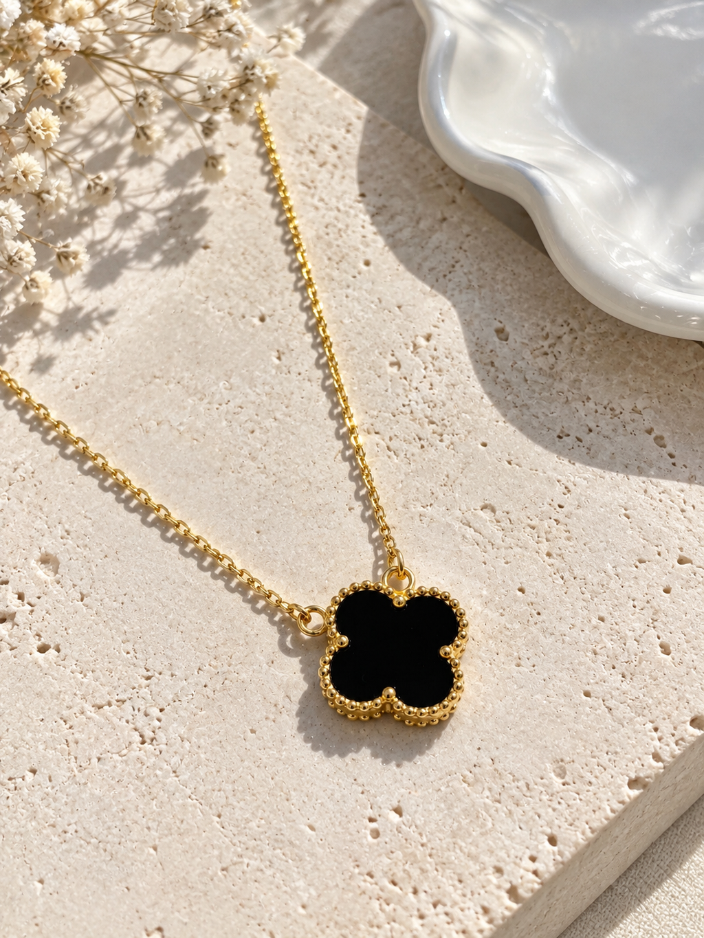 Black Clover necklace ( Stone )